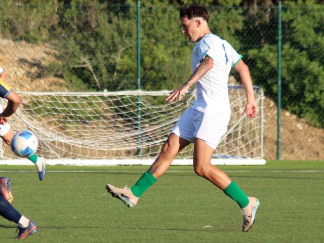 Favio O'Neill, centrocampista, Nuorese
