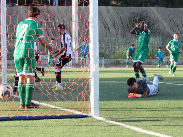 Luc Oli Oro, attaccante, Sant'Elena