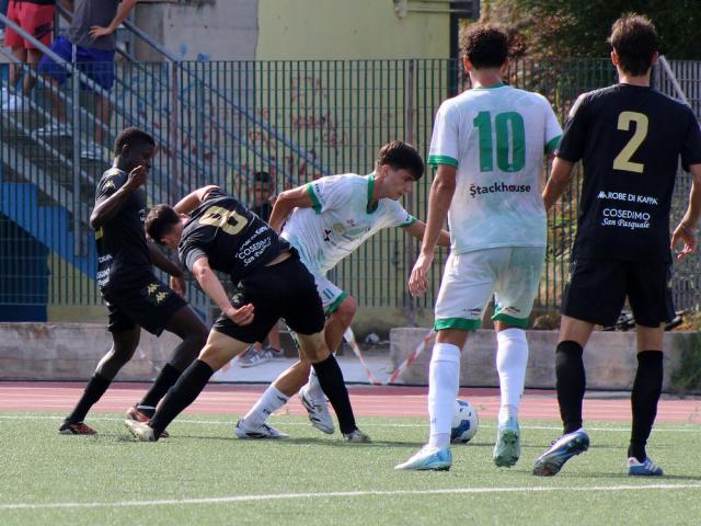 Alessandro Pilleri, centrocampista, Sant'Elena