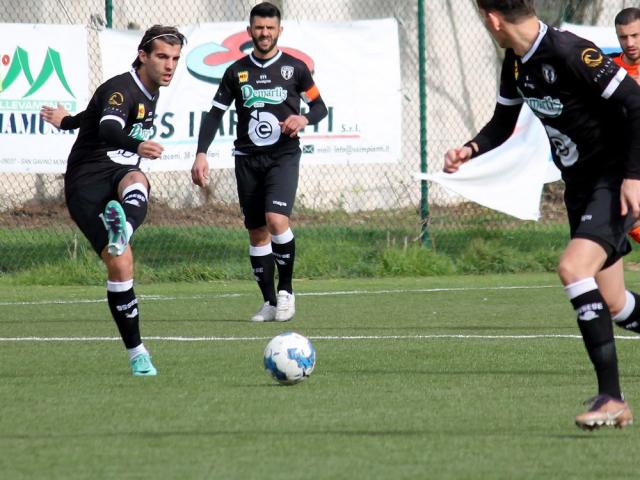 Mattia Gueli, centrocampista, Ossese