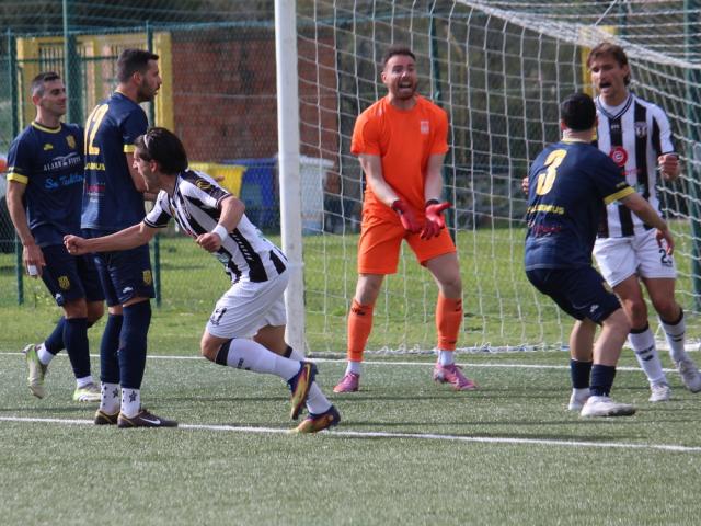 Roberto Scarafoni, centrocampista, Ossese