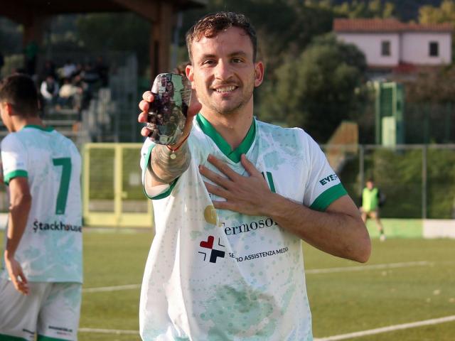 Gonzalo Ferro, attaccante, Sant'Elena
