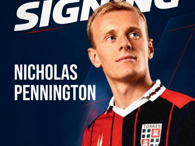 Nicholas Pennington, centrocampista, Torres