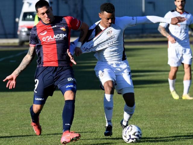 Eyob Zambataro, centrocampista, Torres