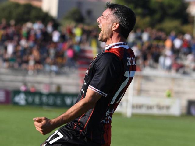 Giacomo Zecca, centrocampista, Torres