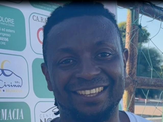 Simeon Ezeadi, centrocampista, Sant'Elena