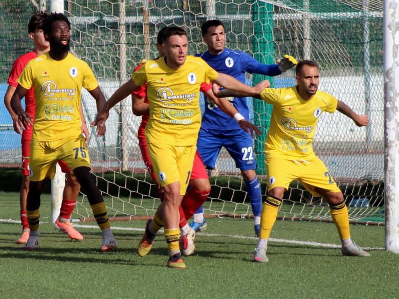 Antonio Demarcus, attaccante, COS