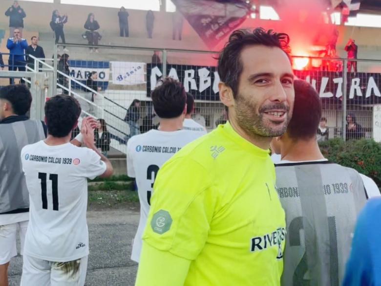 Maurizio Floris, portiere, Carbonia 
