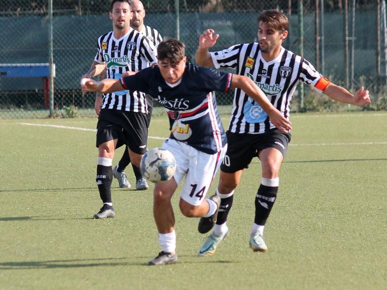 Bebo Mele, attaccante, Ferrini