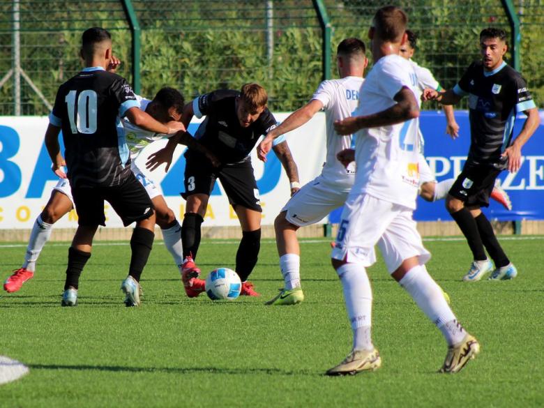 Patrick Mihali, centrocampista, Budoni