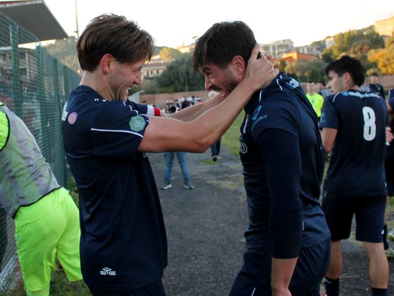 Tomas Pavone, attaccante, Carbonia