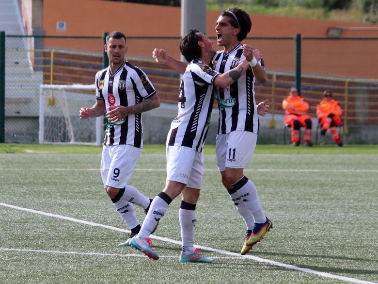 Roberto Scarafoni, centrocampista, Ossese