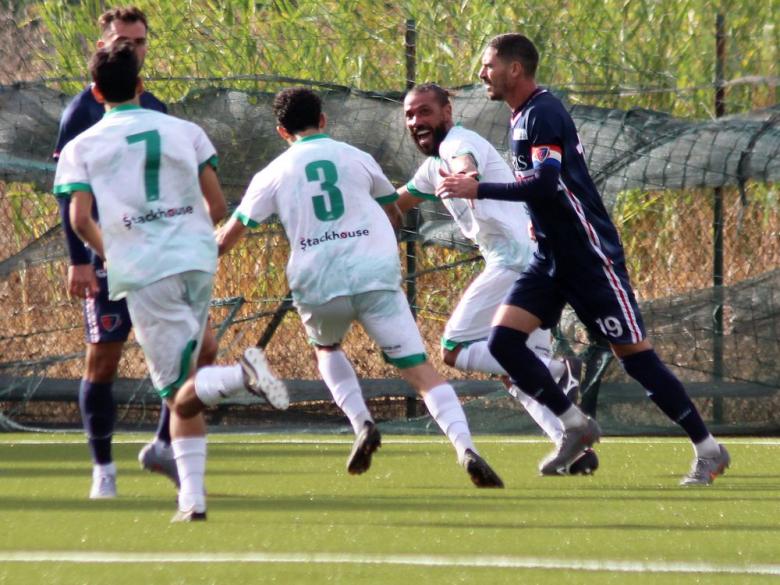 Mauro Ragatzu, attaccante, Sant'Elena