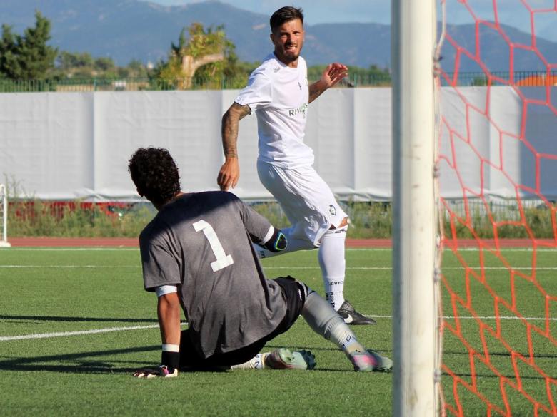 Tomas Pavone, attaccante, Carbonia