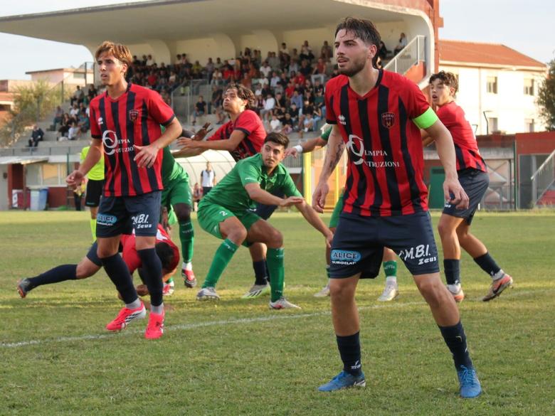 Edoardo Piras, centrocampista, Iglesias