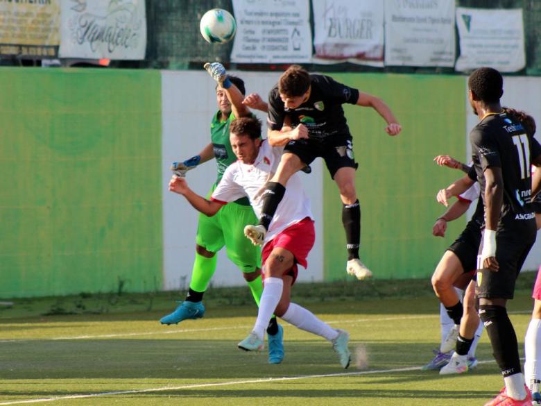 Alejo Grinbaum, difensore, Castiadas