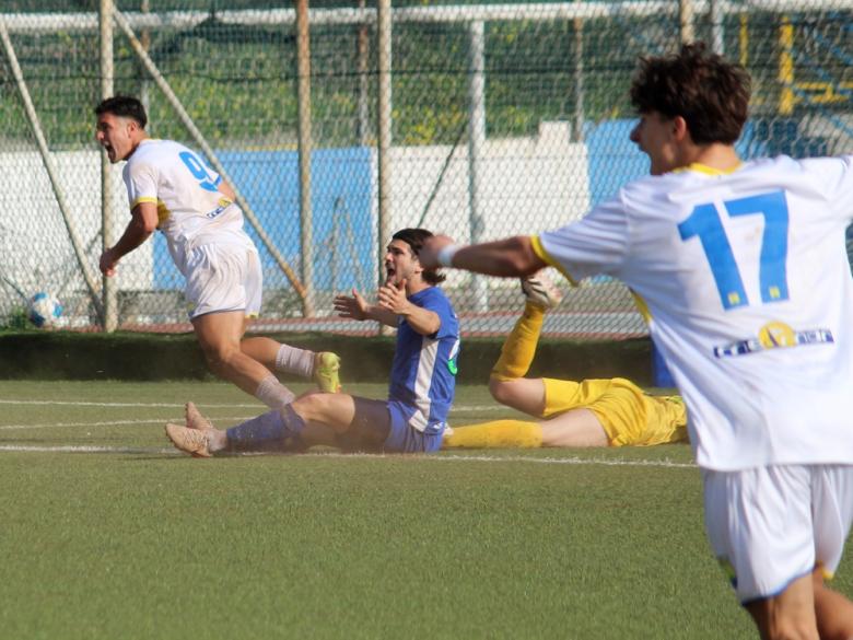 Stefano Longo, attaccante, Ischia