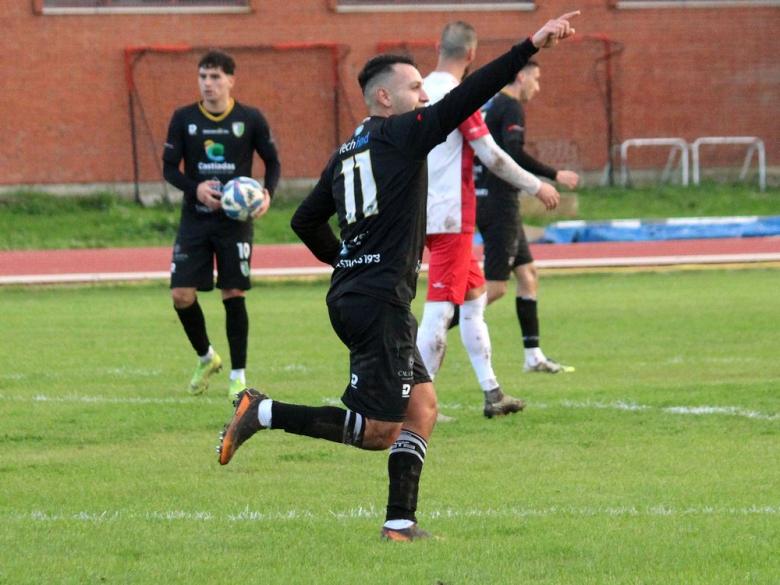 Julian Miranda, centrocampista, Castiadas