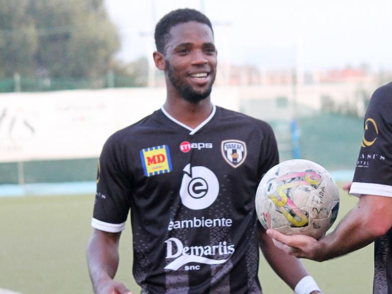 Abdoulaye Bah, attaccante, Ossese
