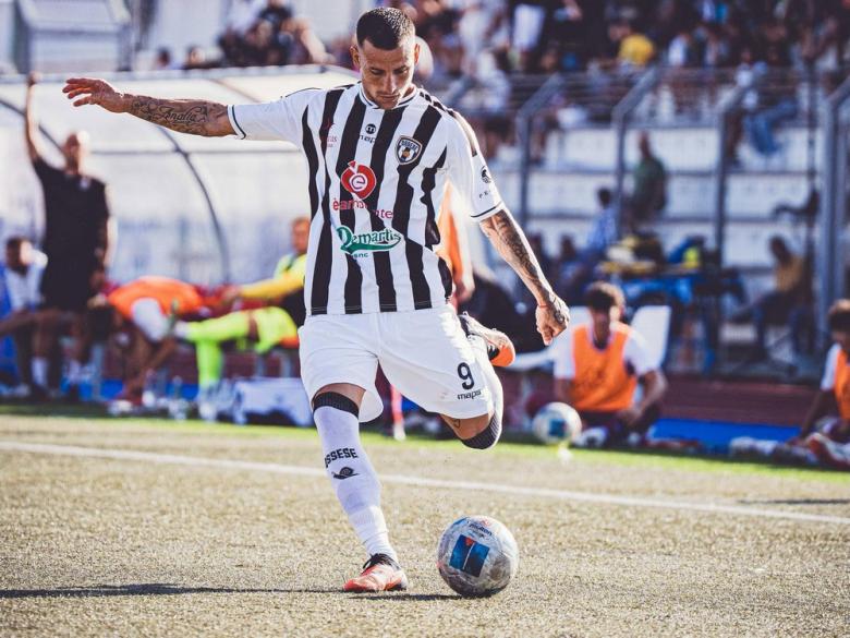 Blas Tapparello, attaccante, Ossese