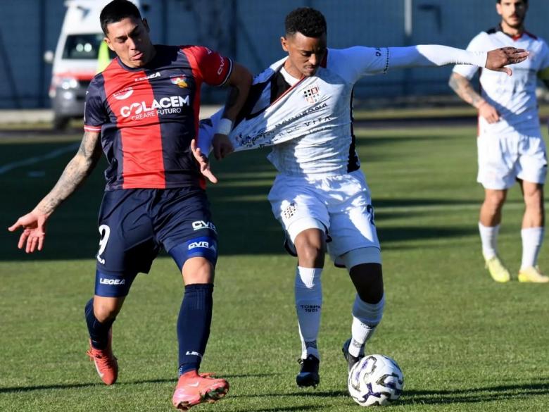 Eyob Zambataro, centrocampista, Torres