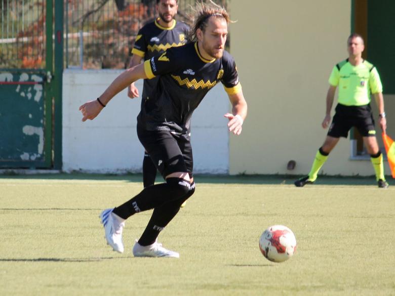 Santiago Arnaudo, centrocampista, Villasimius