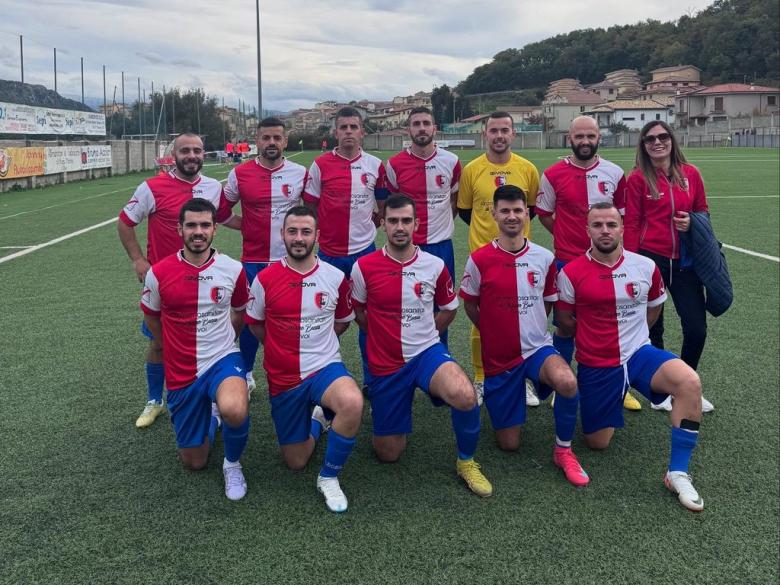 Lodine fotosquadra con presidente